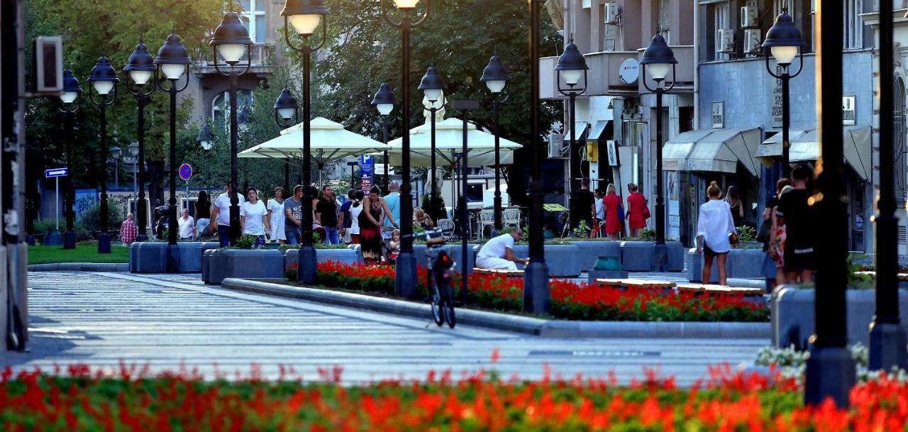 Red Rouz Belgrade Exterior photo